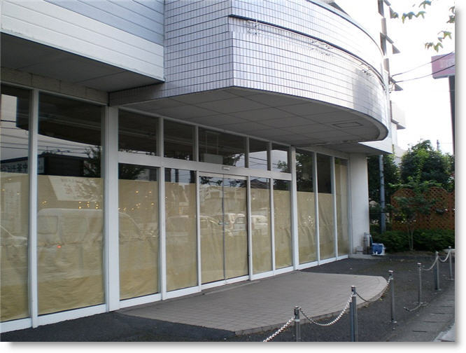 Закрытые про. H m закрытие магазинов в россии. H m закрыт. Закрытый торговый центр. Закрытые про.